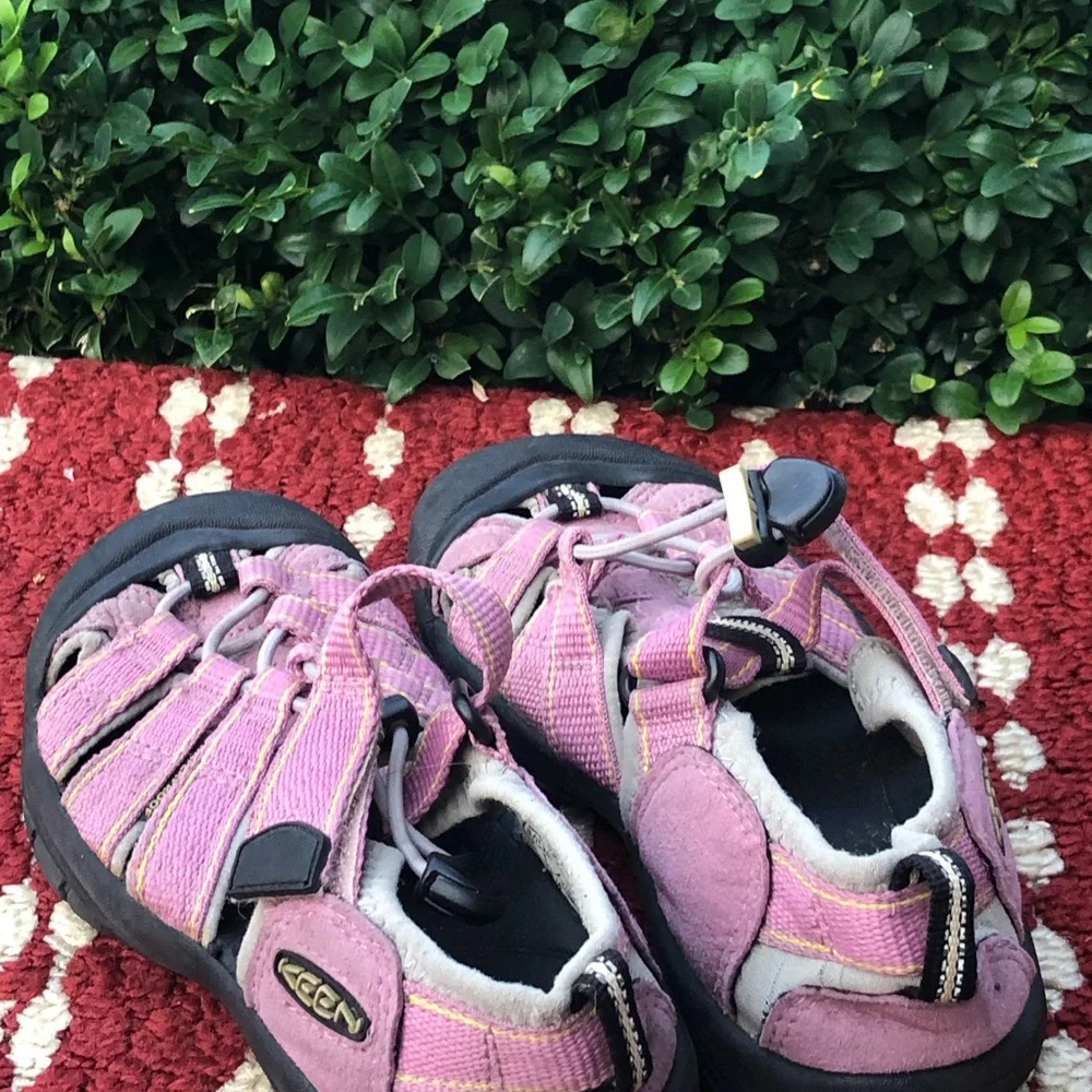 Keen Newport H2 Waterproof Hiking Outdoor Water Sandals Pink Girls Size 1